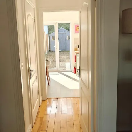 Entire Cozy 5 Mins From Airport * Swords