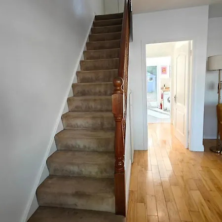 Entire Cozy 5 Mins From Airport Prázdninový dům *