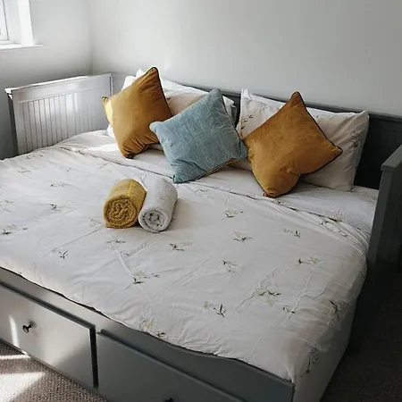 Entire Cozy 5 Mins From Airport Swords