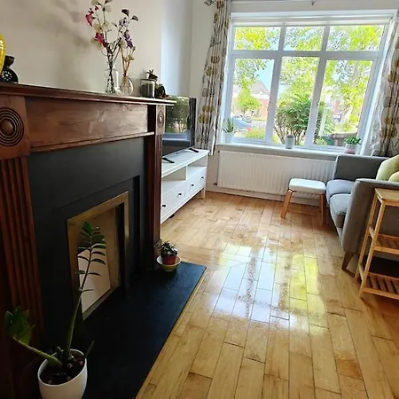 Entire Cozy 5 Mins From Airport