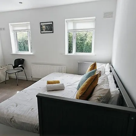 Entire Cozy 5 Mins From Dublin Airport *