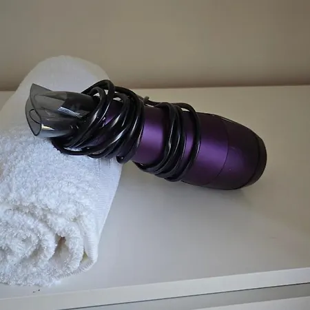Entire Cozy 5 Mins From Airport Swords