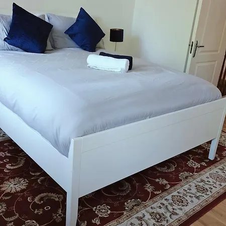 Entire Cozy 5 Mins From Airport Swords