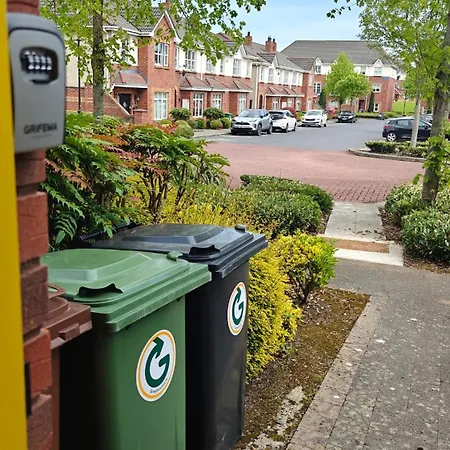 Entire Cozy 5 Mins From Dublin Airport Vakantiehuis Swords